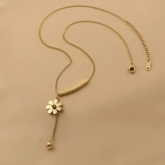 Delicate Boho Little Daisy Floral Bar Dangle Necklace- 18K Gold Plated - Picture 5 of 8